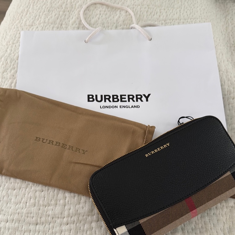 Burberry Black and Tan Check Wallet - Picture 9 of 9